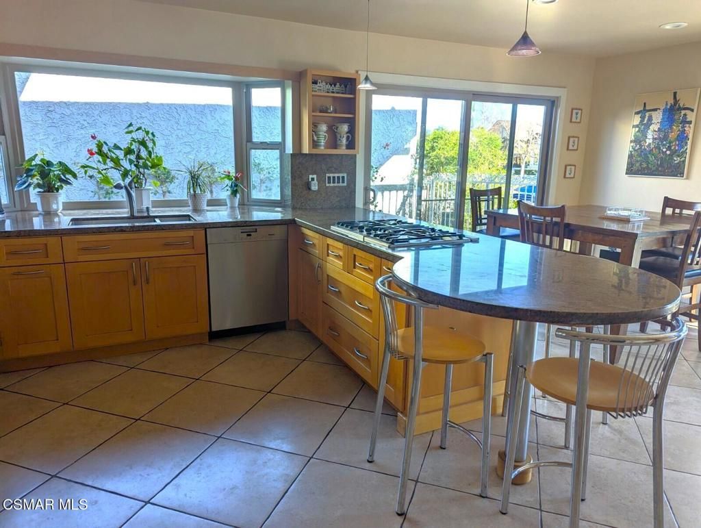 Dining room, Interior, Kitchen, Pendant Lights, Recessed Lighting, Stainless Steel Appliances