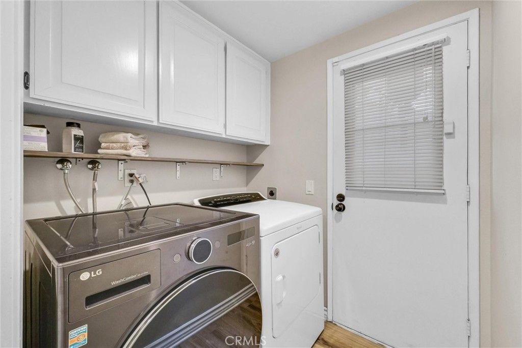 Interior, Washer, Wood Texture Flooring