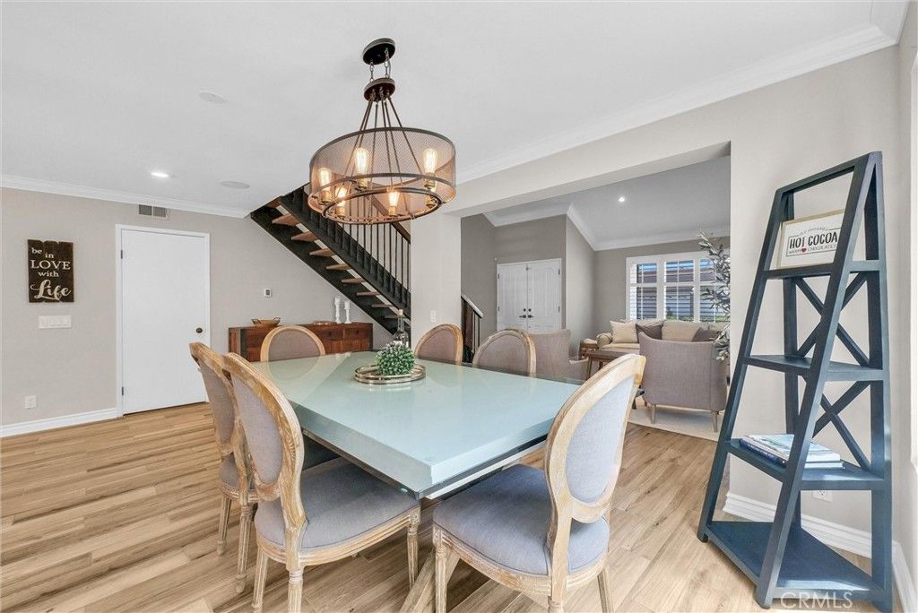 Chandelier, Dining room, Interior, Recessed Lighting, Wood Texture Flooring