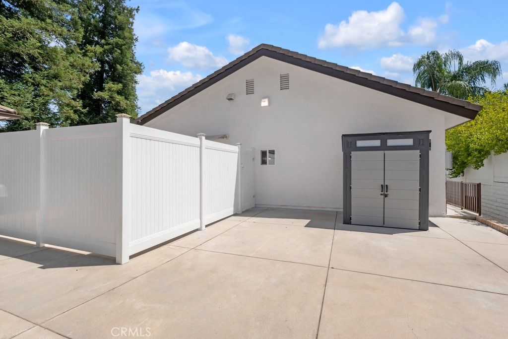 Detached Garage, Exterior