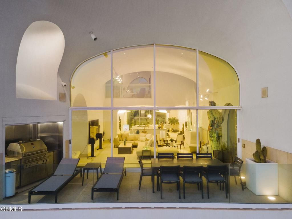 Dining room, Exterior