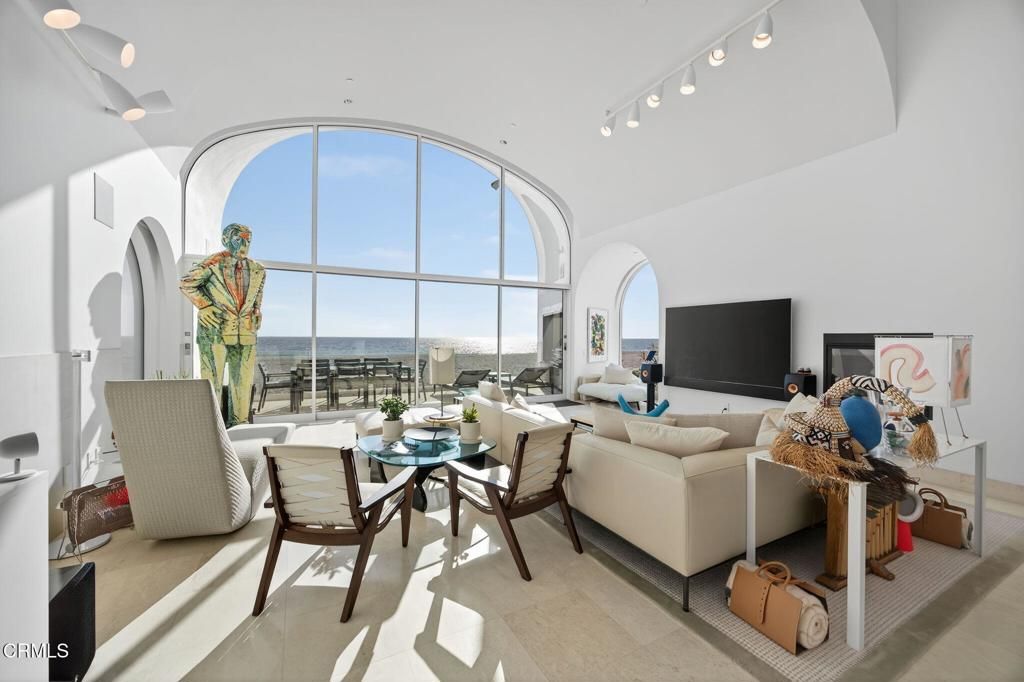 Dining room, Interior, Living room, Water