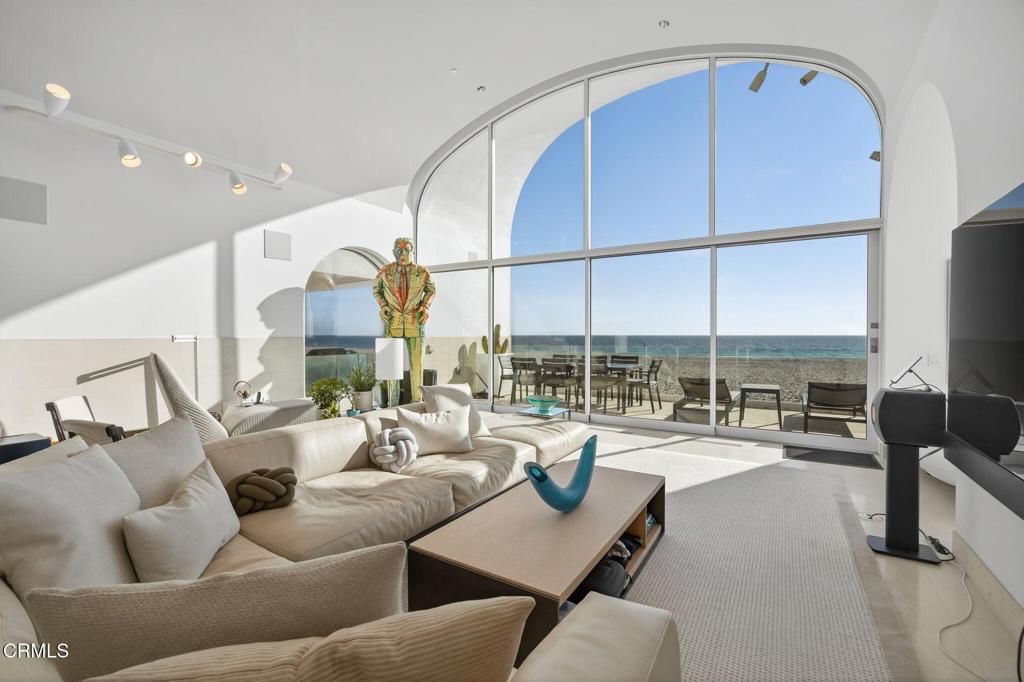 Interior, Living room, Water
