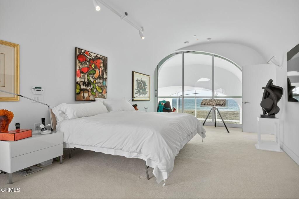 Bedroom, Interior, Water