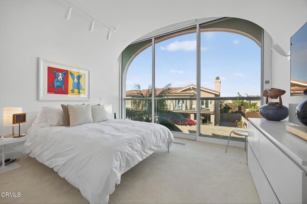 Bedroom, Interior, Water