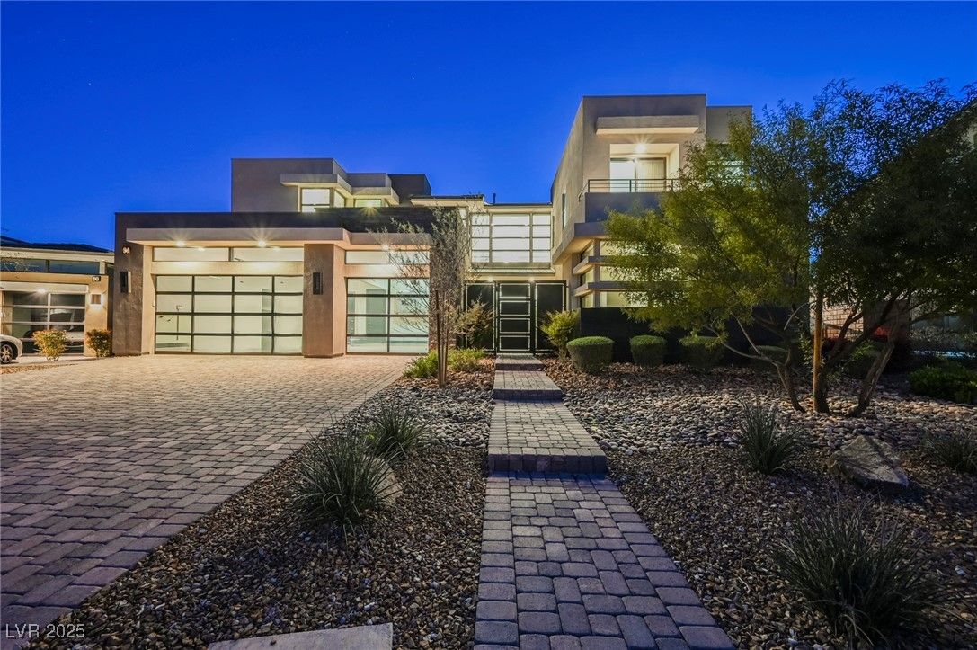 Attached, Exterior, Facade, Modern