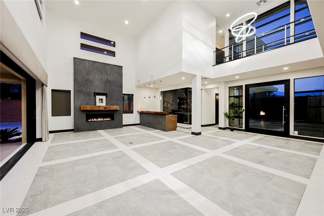 Fireplace, Interior, Recessed Lighting