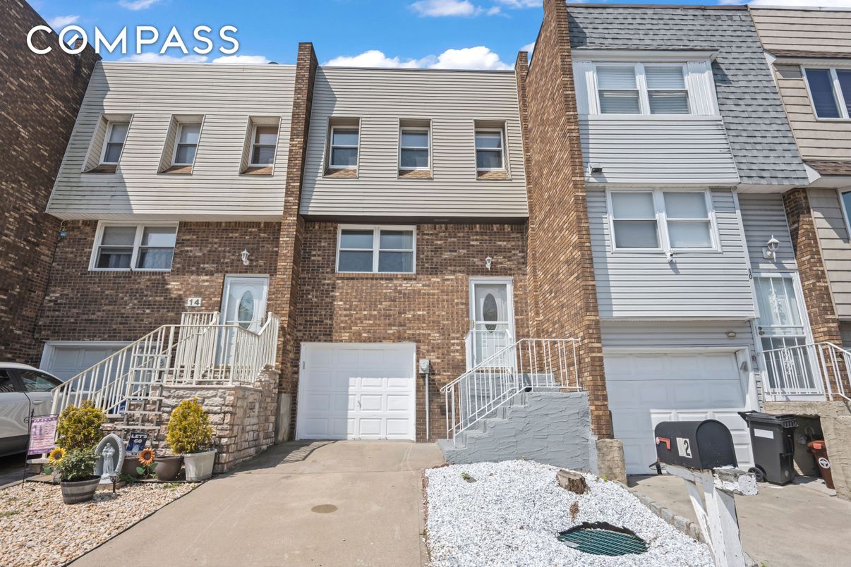 Attached, Exterior, Facade, Brick Facade, Rowhouse