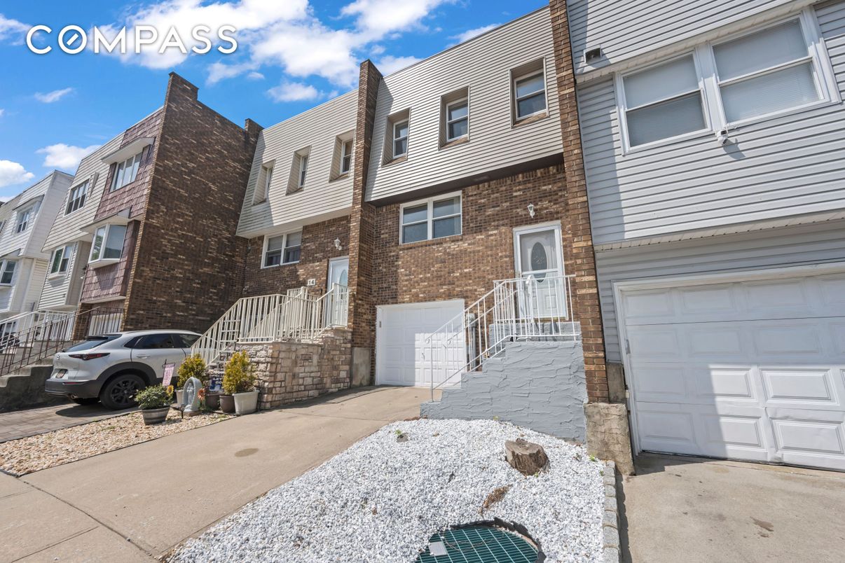 Attached, Exterior, Facade, Brick Facade, Rowhouse
