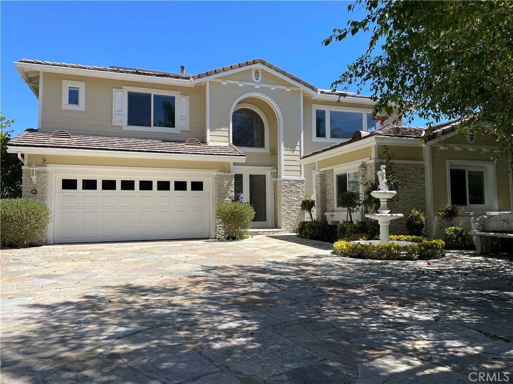 Attached, Exterior, Facade, Mediterranean