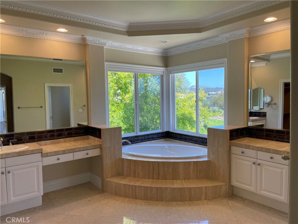 Bathroom, Interior, Recessed Lighting, Tile Countertops