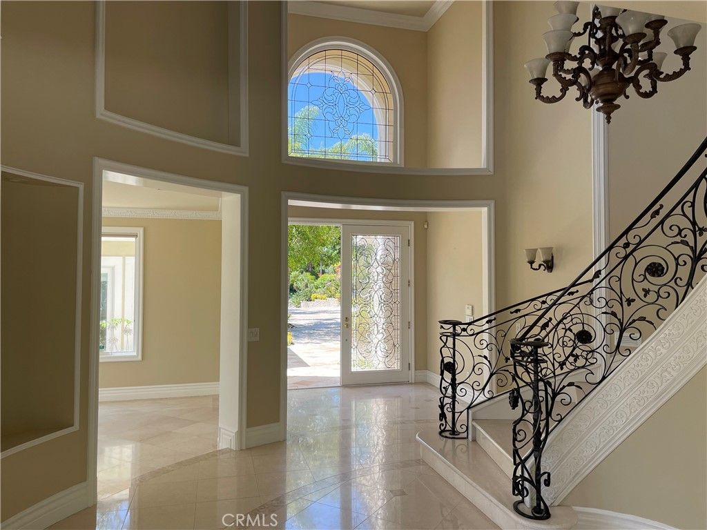 Chandelier, Interior