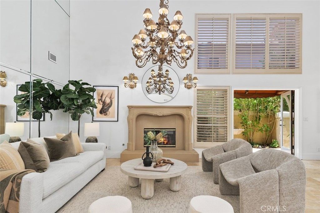 Chandelier, Fireplace, Interior, Living room