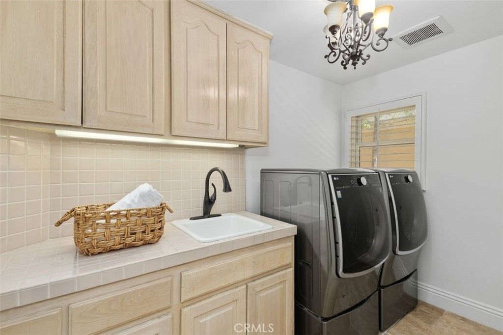 Chandelier, Interior, Washer