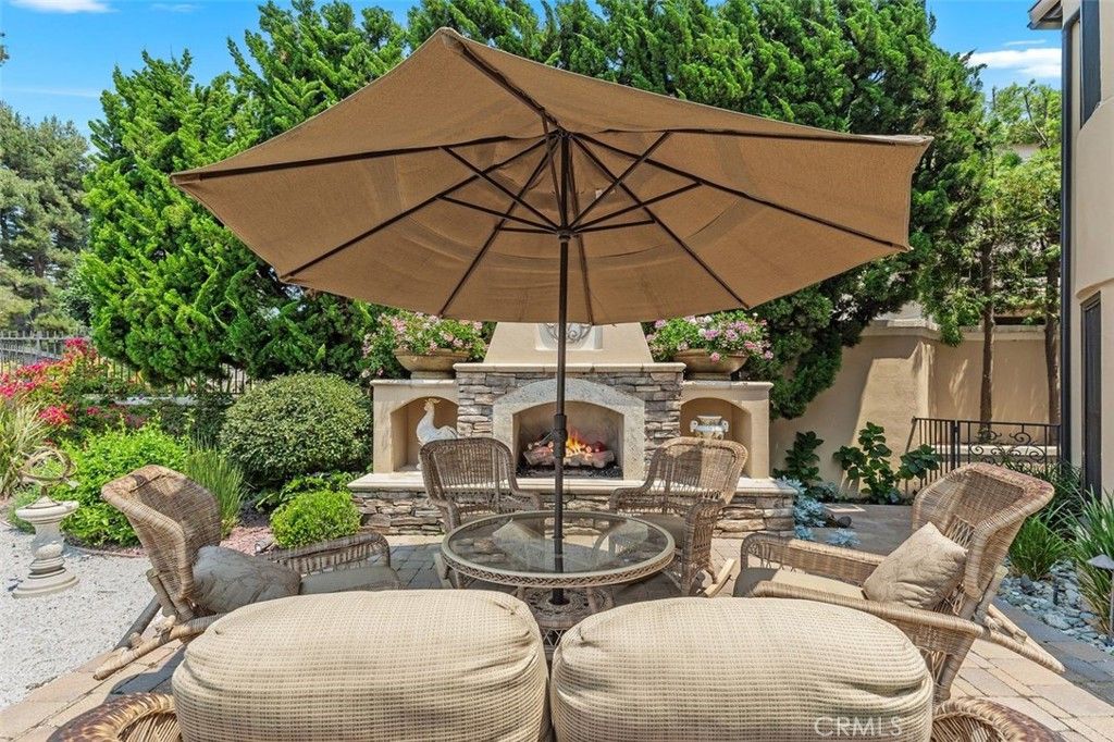 Exterior, Fireplace