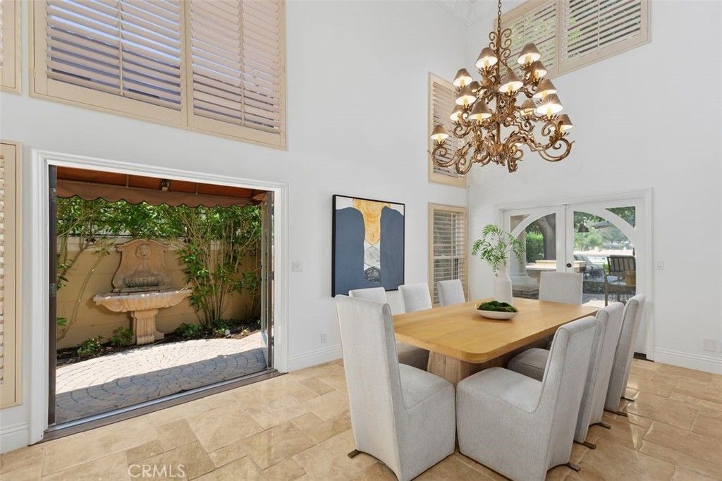 Chandelier, Dining room, Interior