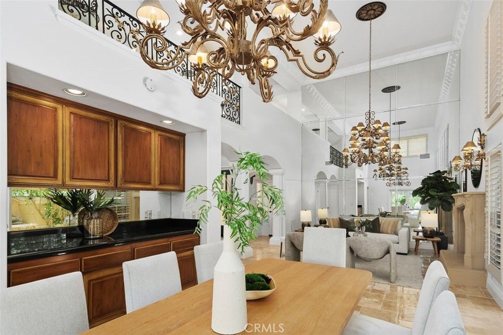 Chandelier, Dining room, Interior, Living room, Pendant Lights, Recessed Lighting