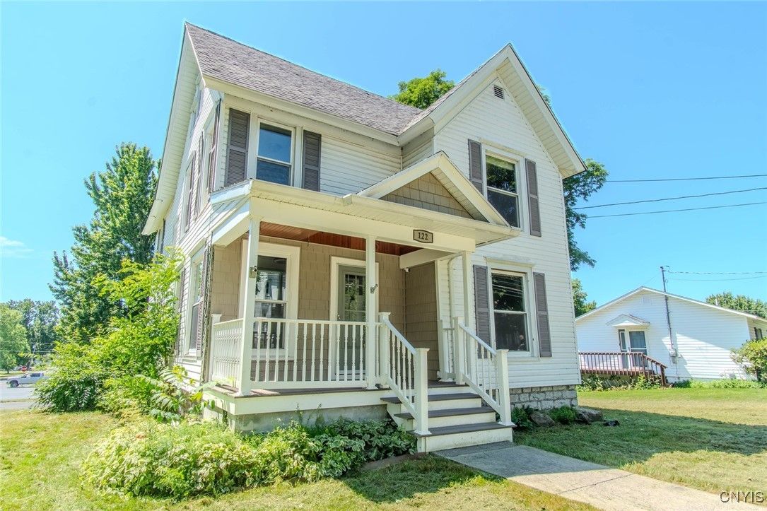 Exterior, Facade, Queen Anne Victorian