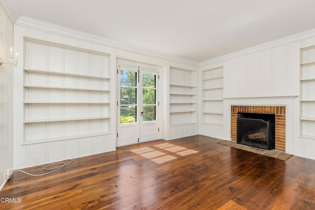 Empty room, Fireplace, Interior, Wood Texture Flooring