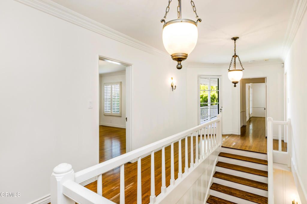 Interior, Pendant Lights, Wood Texture Flooring