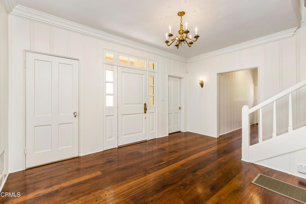 Chandelier, Empty room, Interior, Wood Texture Flooring