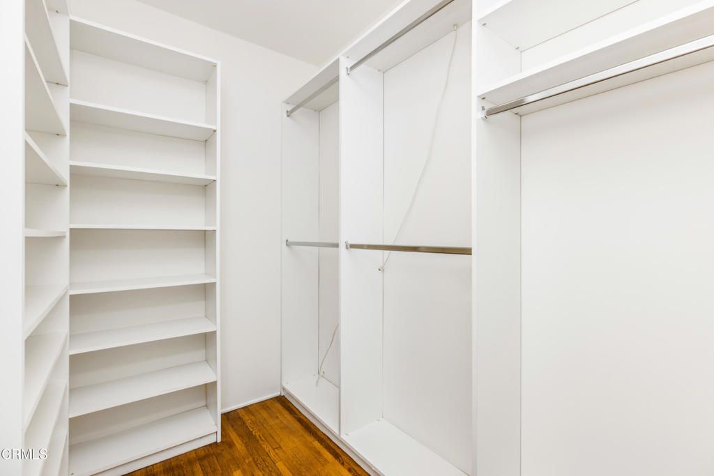 Interior, Walk-in Closets, Wood Texture Flooring
