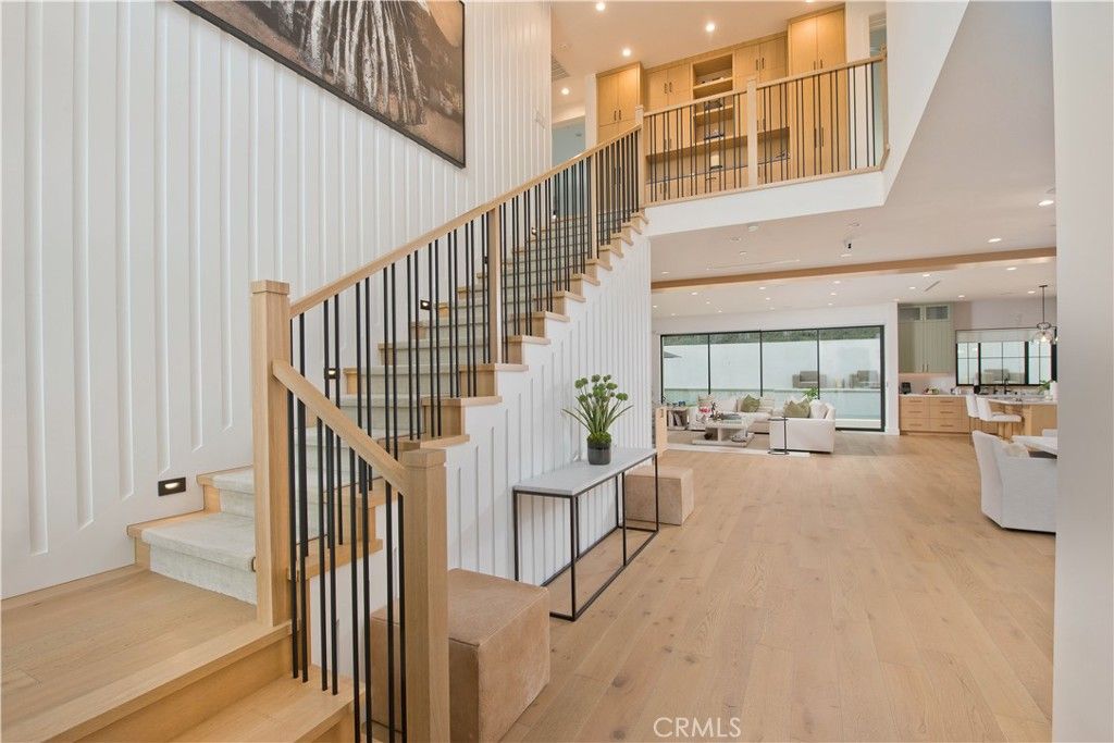 Interior, Living room, Pendant Lights, Recessed Lighting, Wood Texture Flooring