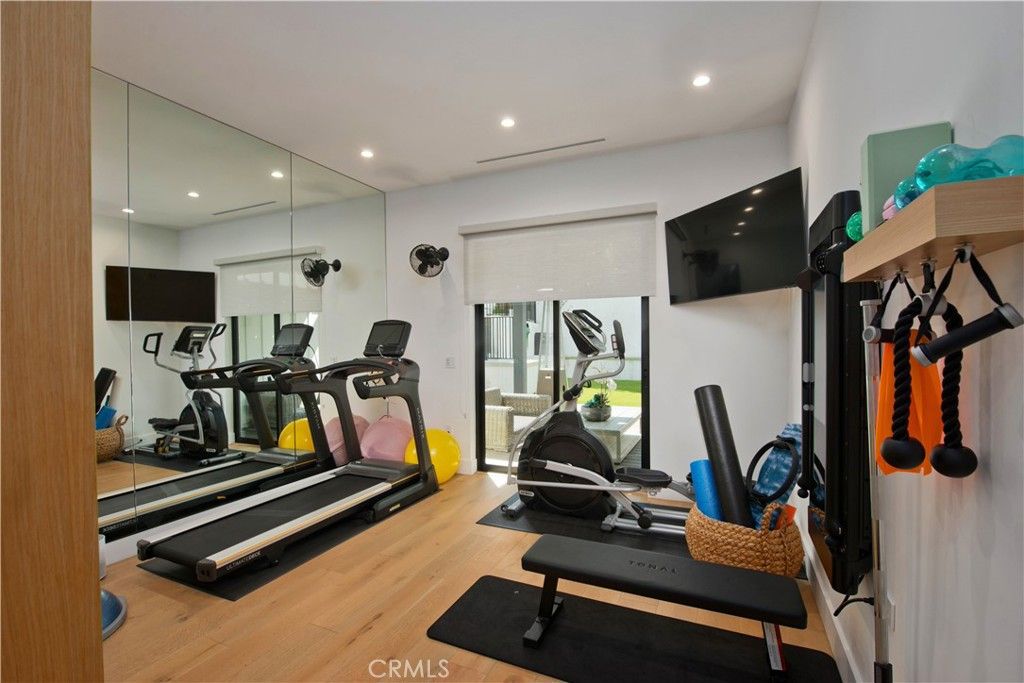 Fitness Equipment, Interior, Recessed Lighting, Wood Texture Flooring