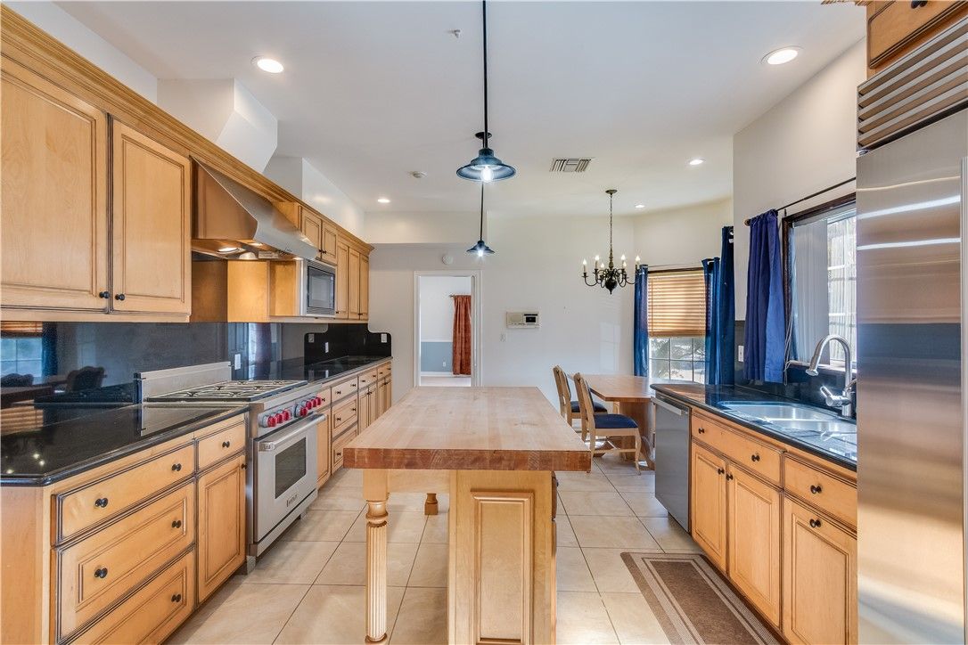 Chandelier, Dining room, Interior, Kitchen, Pendant Lights, Recessed Lighting, Stainless Steel Appliances