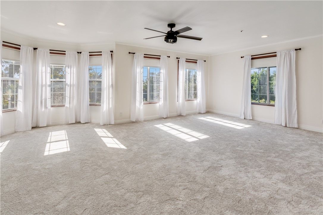 Empty room, Interior, Recessed Lighting