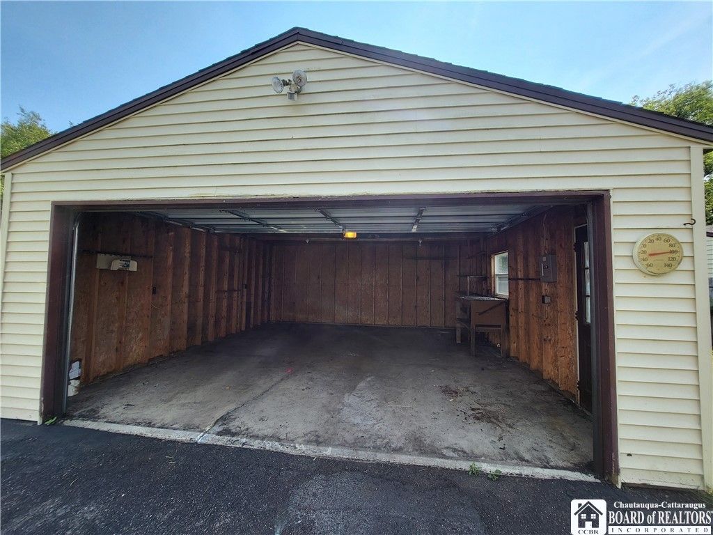 Detached Garage, Exterior