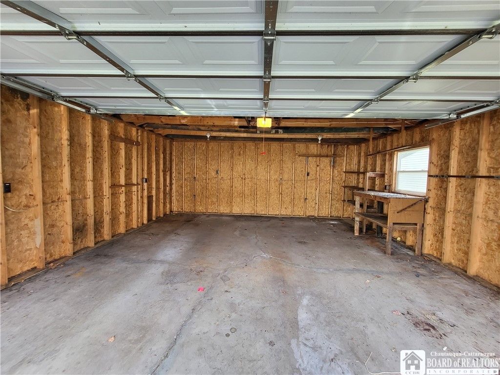 Garage, Interior, Wooden Walls