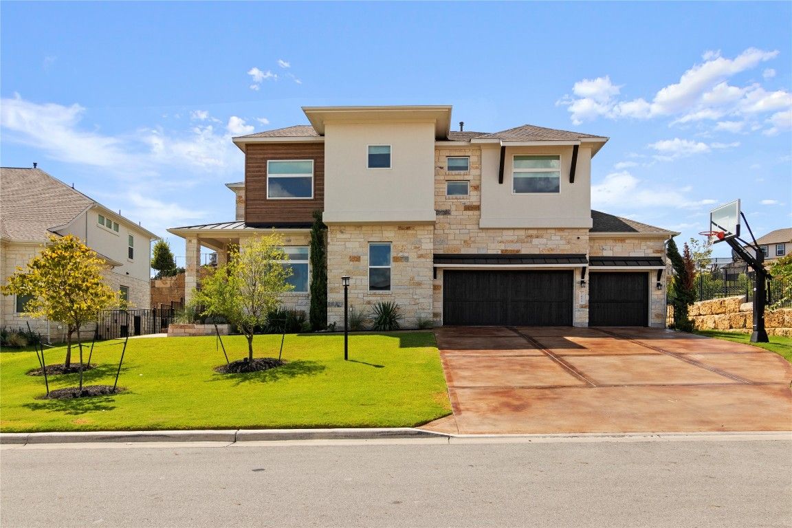 Attached, Exterior, Facade, Modern