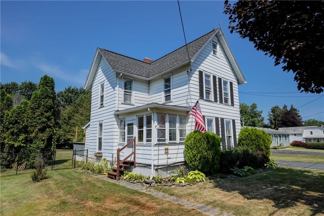 Backyard, Exterior, Facade, Queen Anne Victorian