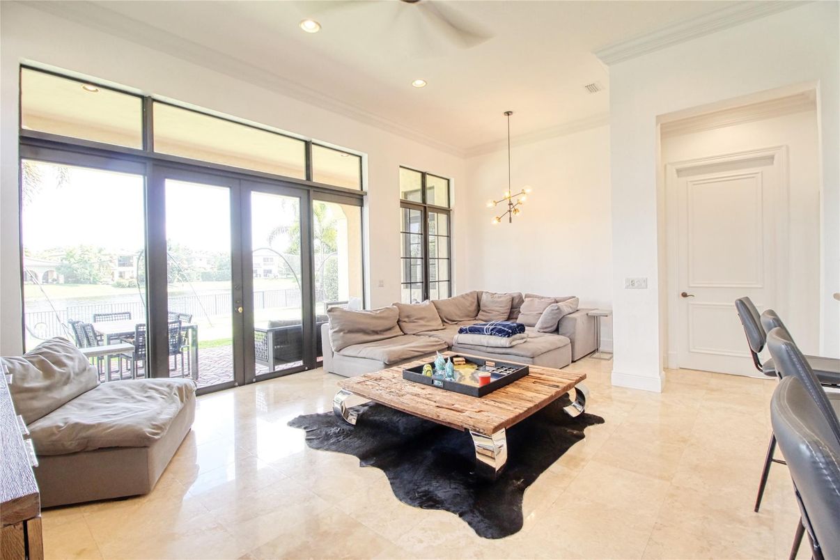 Interior, Living room, Pendant Lights, Recessed Lighting