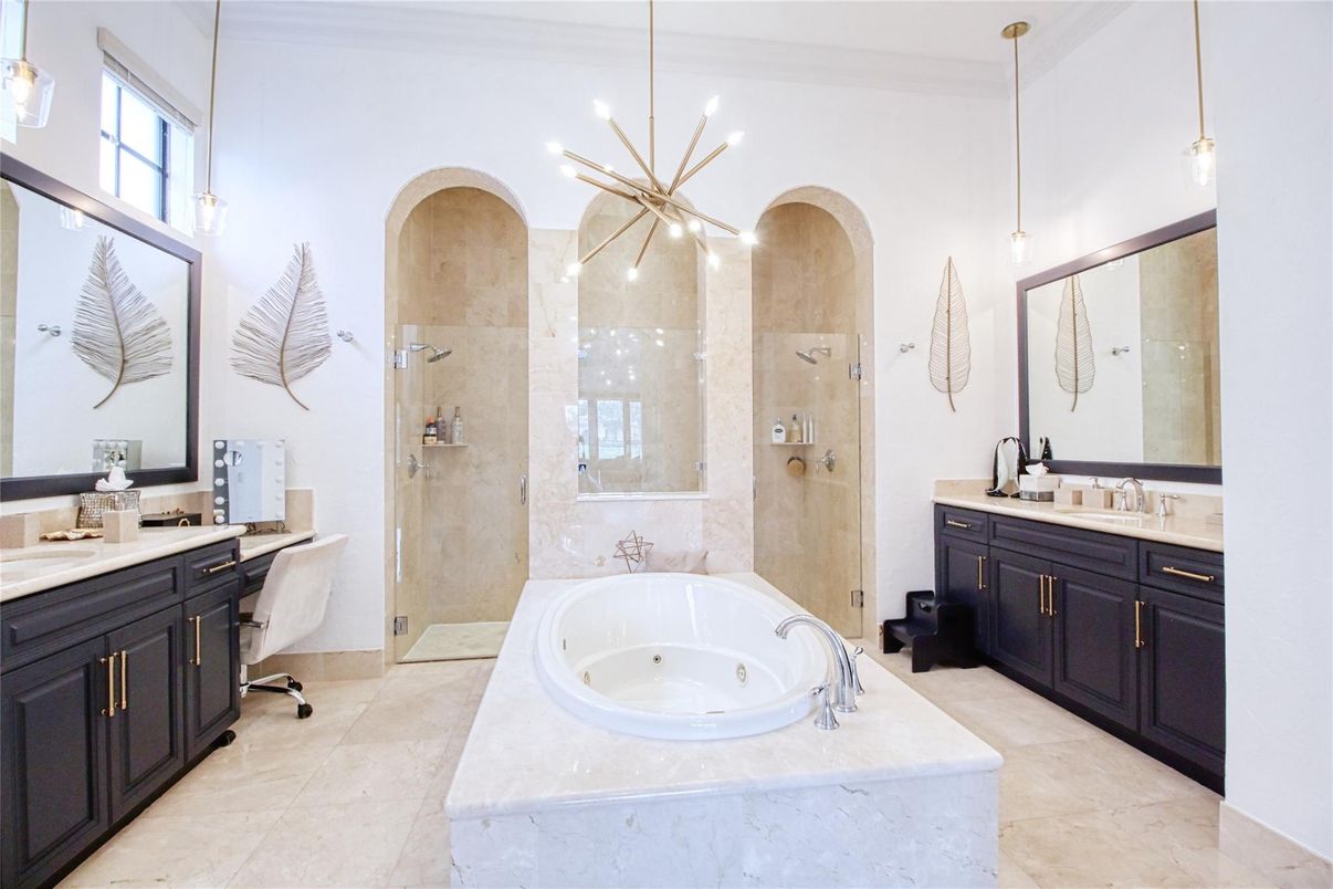 Bathroom, Dual Sink Vanities, Interior, Pendant Lights