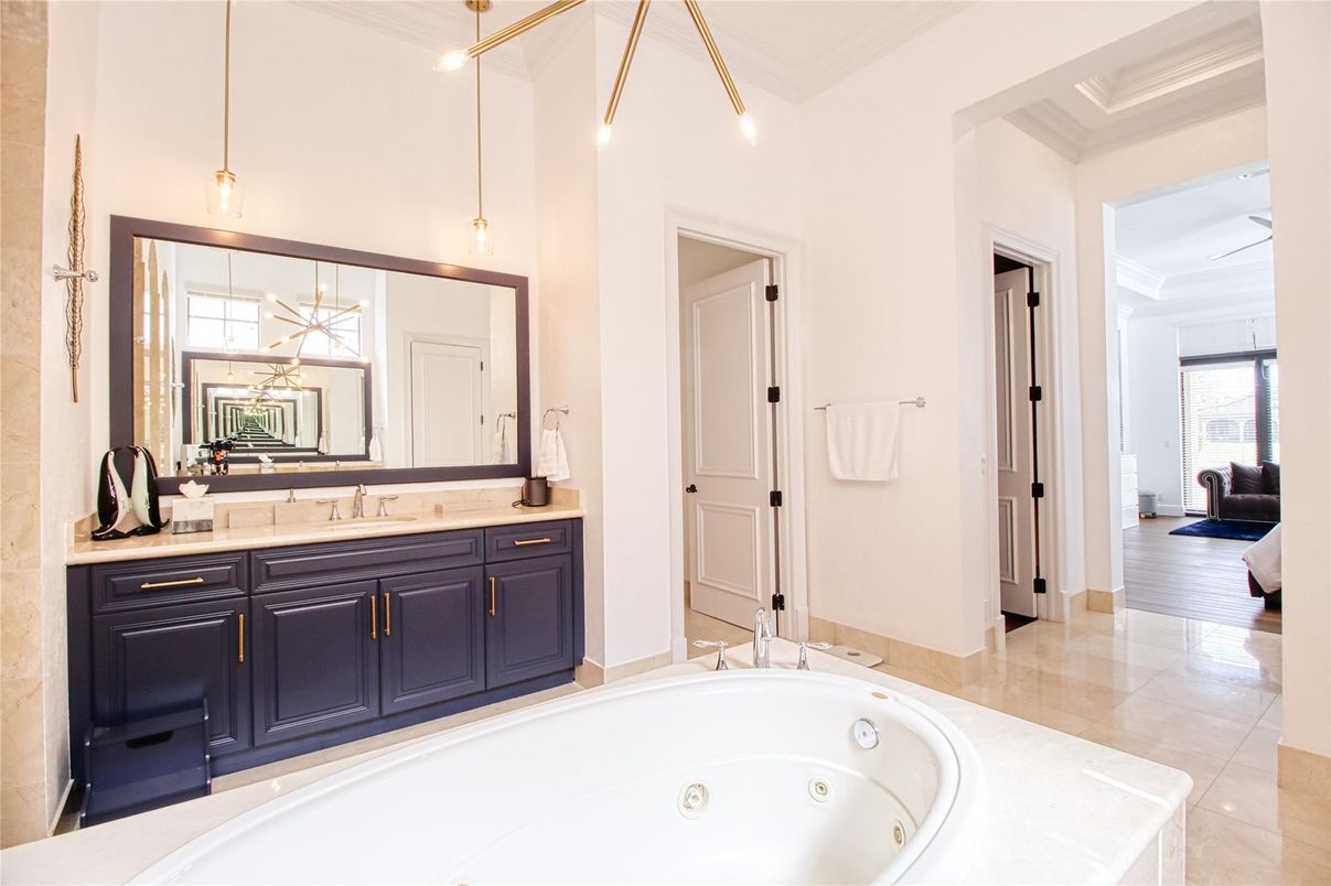 Bathroom, Dual Sink Vanities, Interior, Pendant Lights