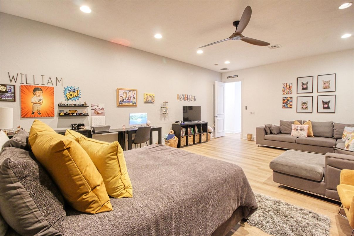 Home Office, Interior, Living room, Recessed Lighting, Wood Texture Flooring