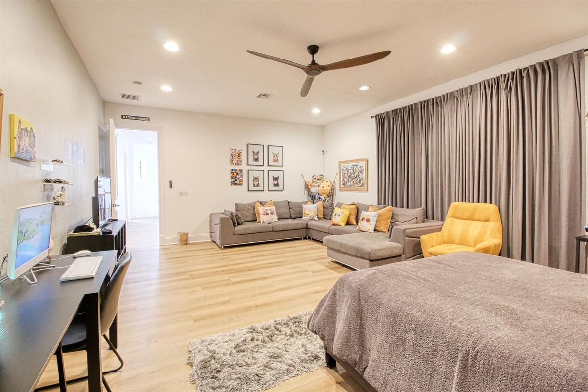 Home Office, Interior, Living room, Recessed Lighting, Wood Texture Flooring