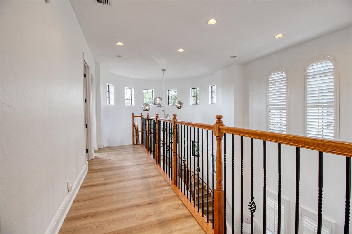 Interior, Pendant Lights, Recessed Lighting, Wood Texture Flooring