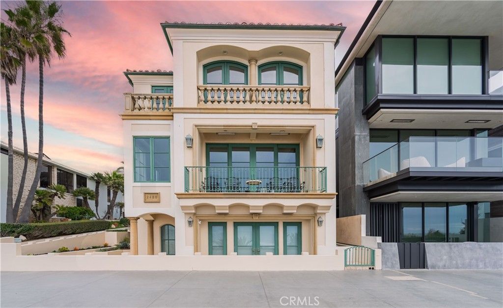 Exterior, Facade, Mediterranean
