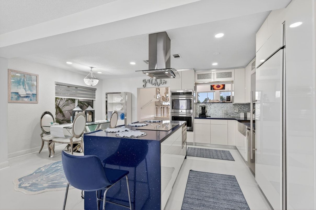 Dining room, Interior, Kitchen, Recessed Lighting, Stainless Steel Appliances