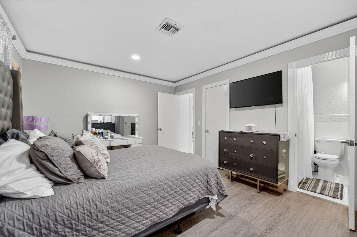 Bathroom, Bedroom, Interior, Recessed Lighting