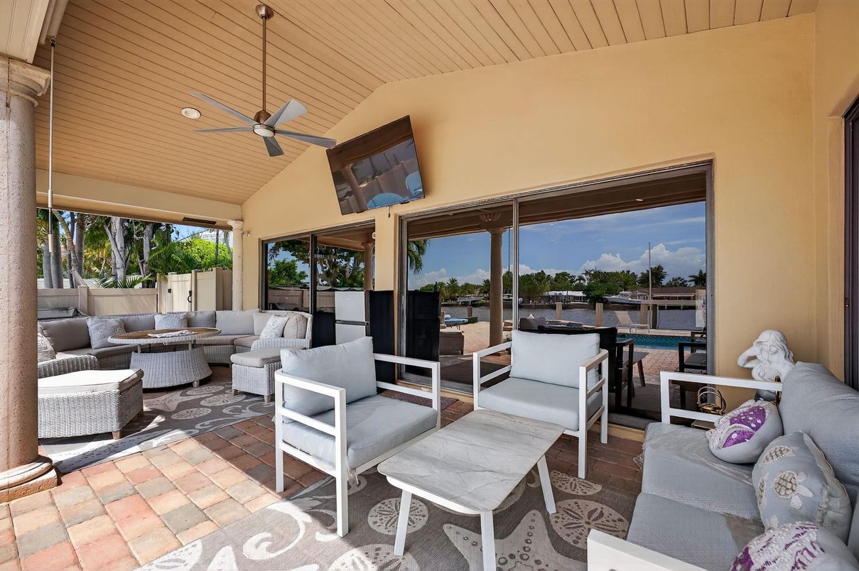 Exterior, Living room, Water