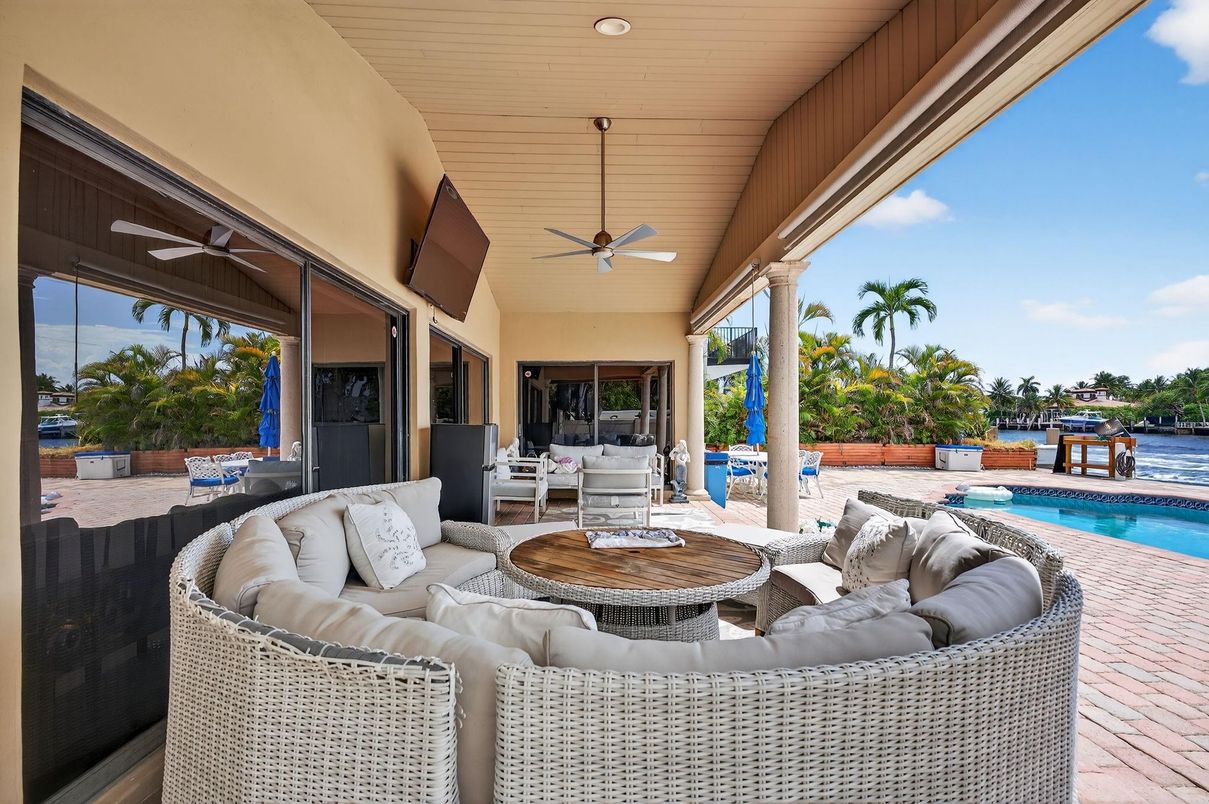 Exterior, Pool, Water