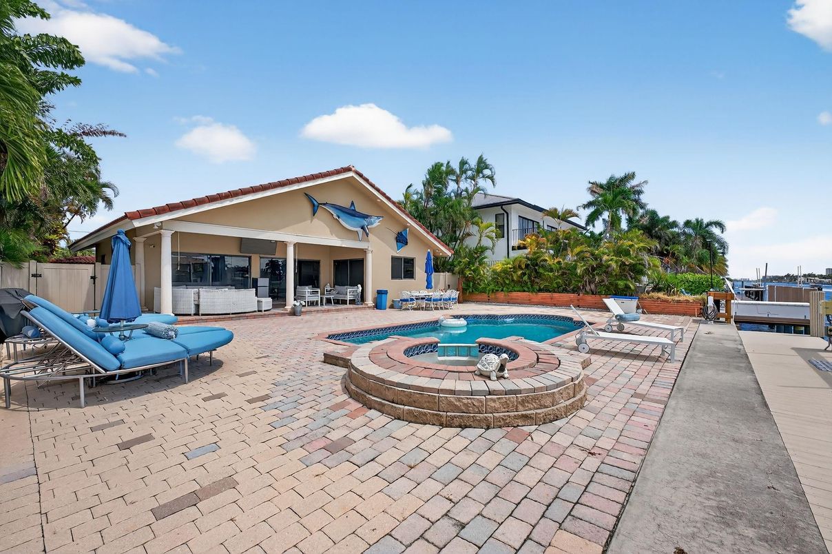 Exterior, Pool