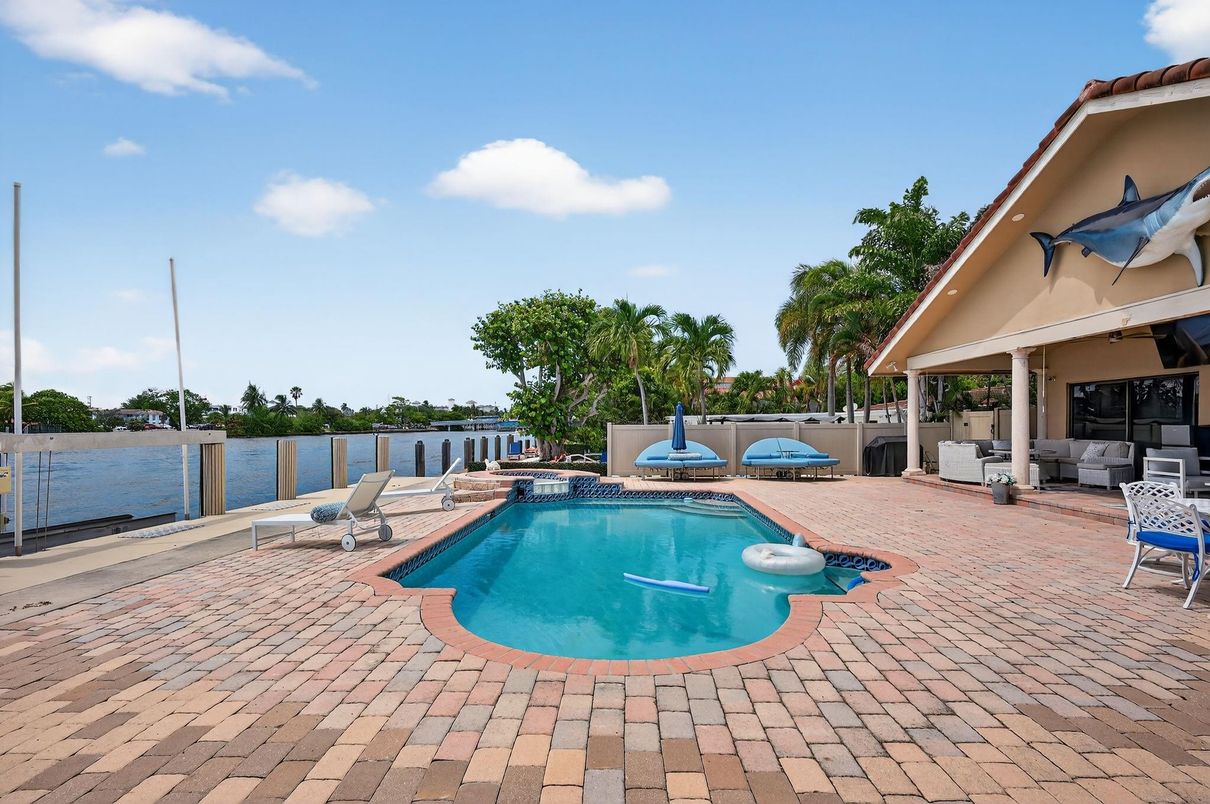 Exterior, Pool, Water