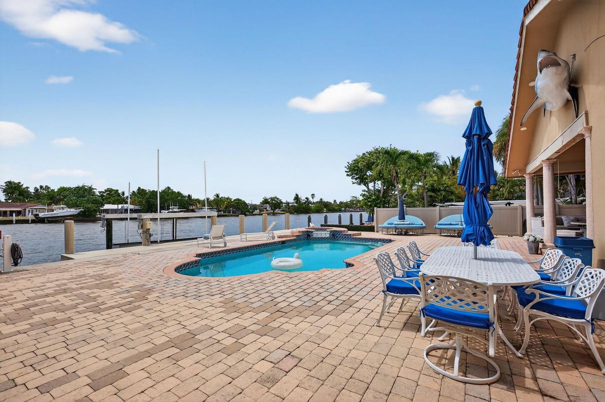 Exterior, Pool, Water