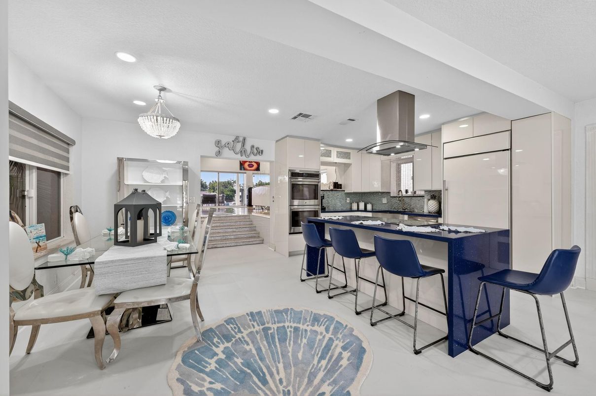 Chandelier, Dining room, Interior, Kitchen, Recessed Lighting, Stainless Steel Appliances