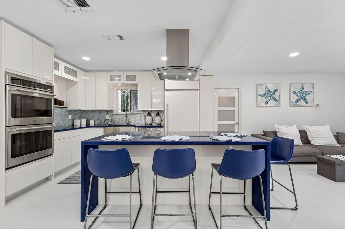 Dining room, Interior, Kitchen, Recessed Lighting, Stainless Steel Appliances